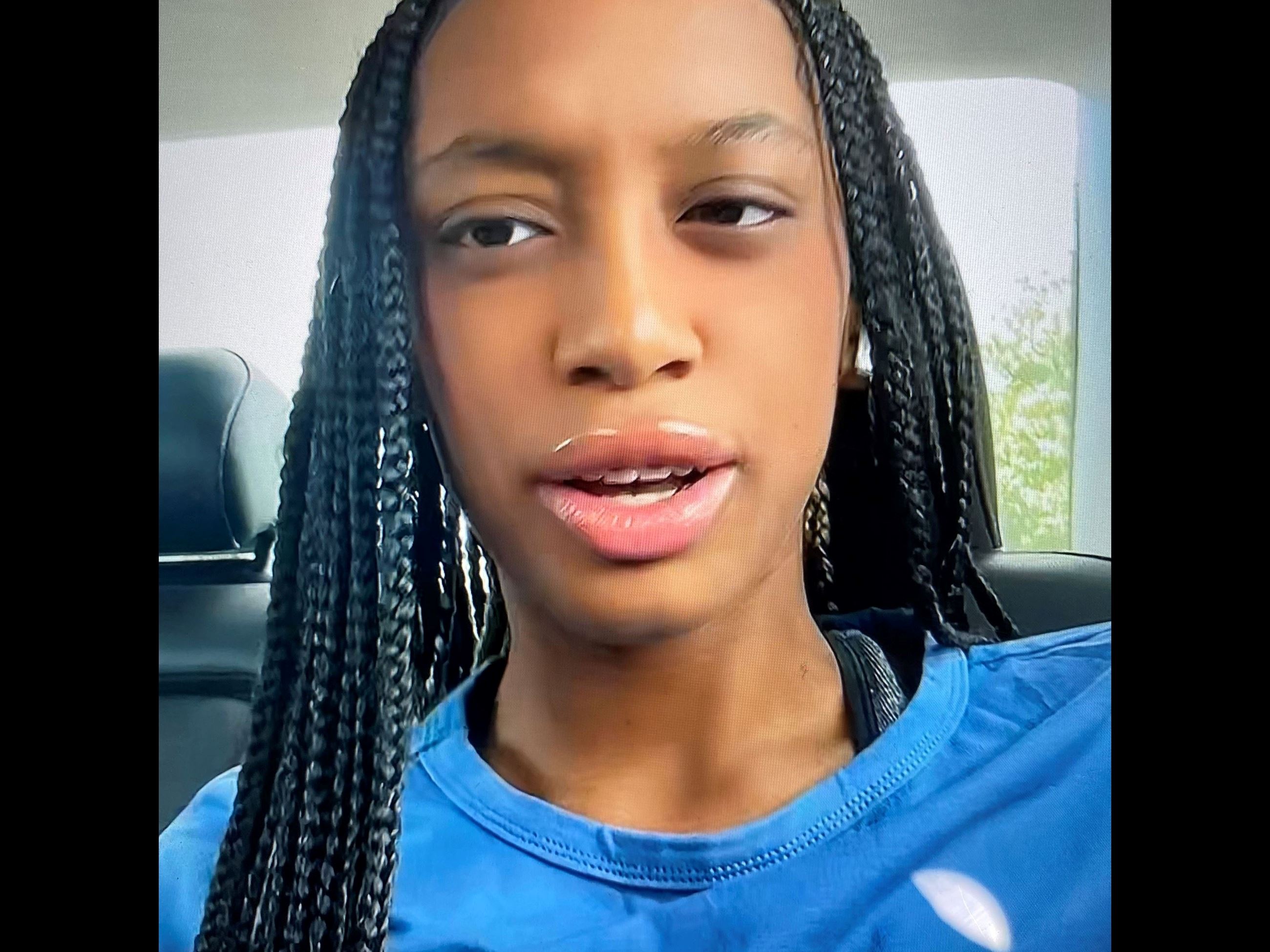 Ruzeau, Mikayla