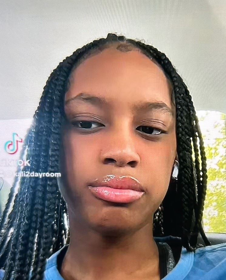 Rouzeau, Mikayla