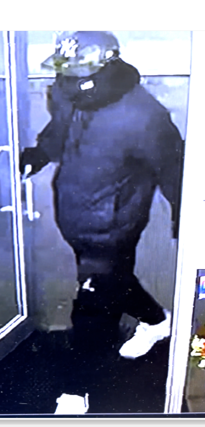 Suspect  photo 1 of 2